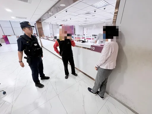 又是投資詐騙！　台中警急阻7旬翁24萬落詐團口袋