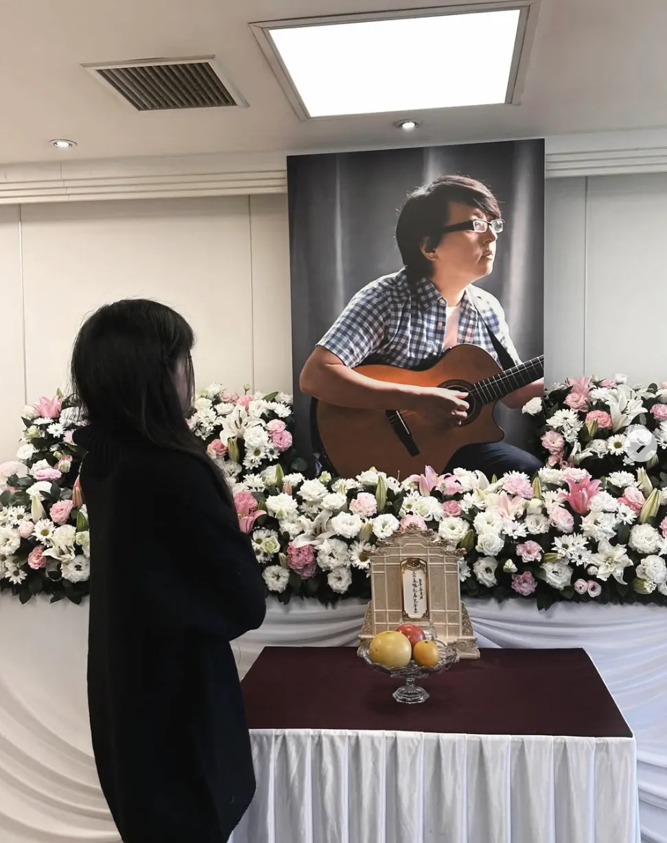 袁融跟父親道別。翻攝梓蛋IG