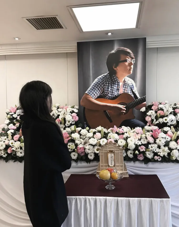 袁融跟父親道別。翻攝梓蛋IG