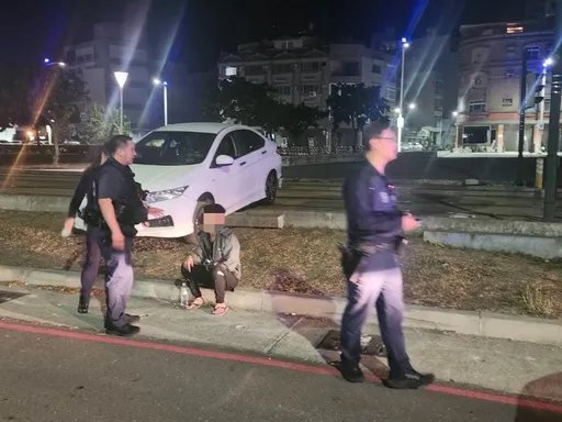毒駕肇事！自小客誤入輕軌路廊受困　38歲駕駛情緒激動遭警保護管束