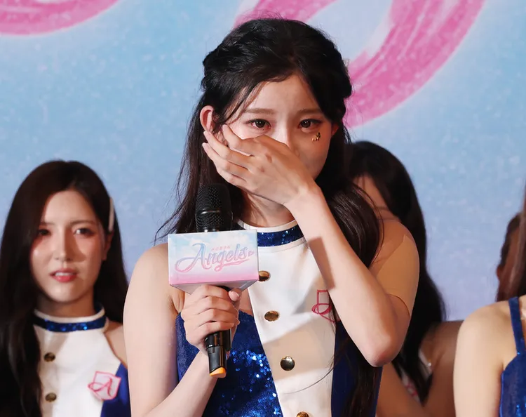 李珠珢在開季記者會落淚。 中央社