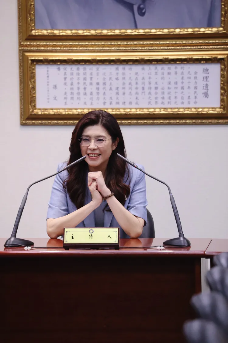 國民黨主席鄭麗文30日上午在黨中央舉行記者會。李俊毅攝