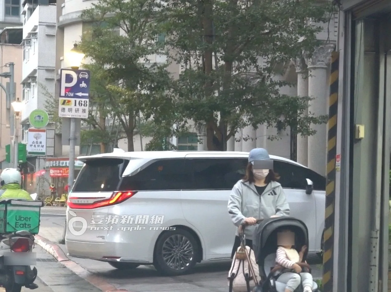 保母車先載沈玉琳回到內湖7000萬元豪宅。特勤中心攝