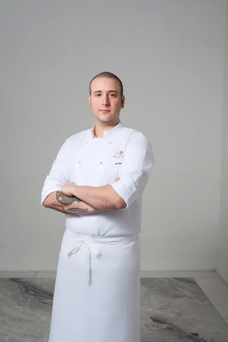 台北文華東方酒店榮獲米其林指南入選及義大利權威美食評鑑紅蝦指南《Gambero Rosso》「一叉」肯定的義大利餐廳「Bencotto」主廚馬利歐・奎達 (Mario Quarta)，攜手韓・義・台頂尖主廚名師。業者提供