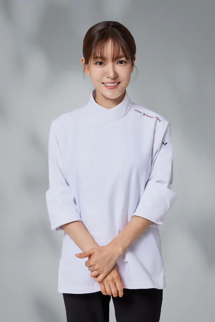 韓國新生代備受矚目的亮眼女主廚朴恩影 (Park Eun-young)，師承中餐名廚呂敬來，以現代手法詮釋中華料理，展現細膩而層次分明的風味，現任首爾現代摩登中餐廳「NUWA」主廚