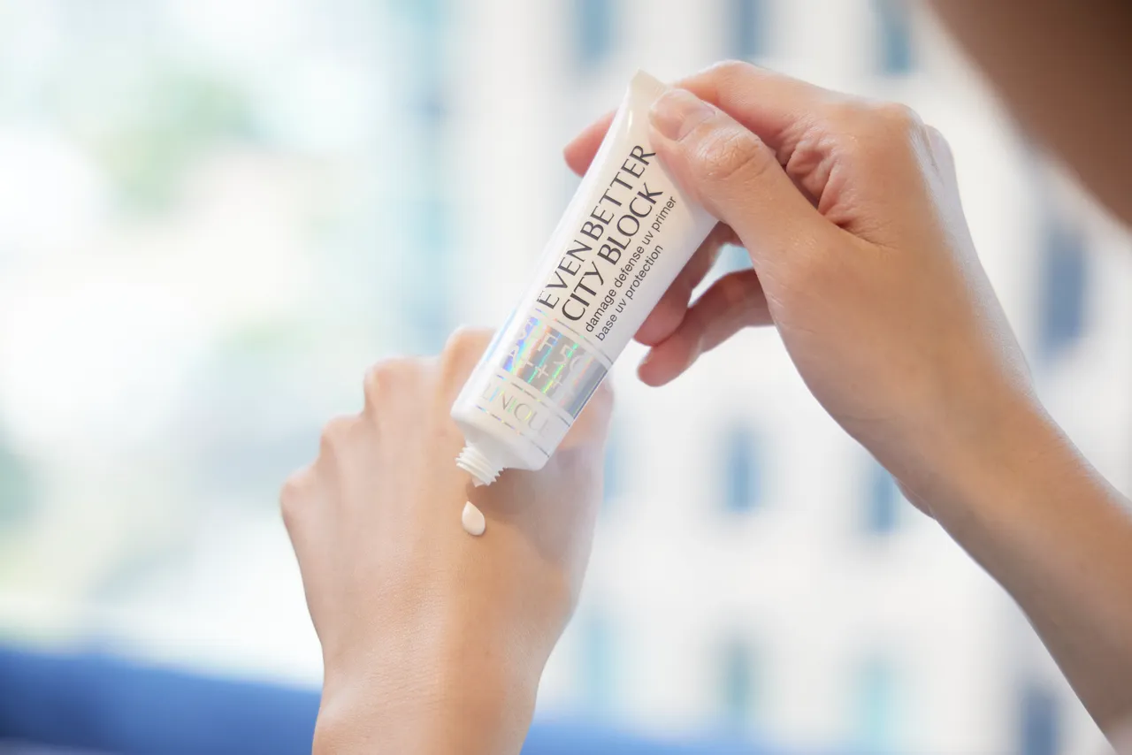 倩碧勻淨亮膚UV 隔離乳，30ml／1750元。品牌提供