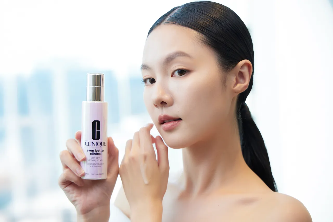 倩碧超激光勻淨白淡斑精華PRO，30ml／2900元、50ml／4000元。品牌提供