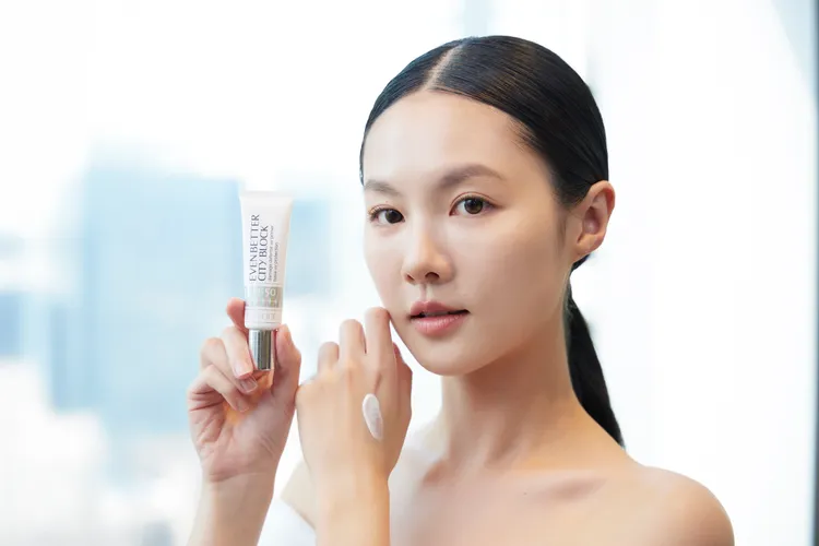 倩碧勻淨亮膚UV 隔離乳，30ml／1750元。品牌提供