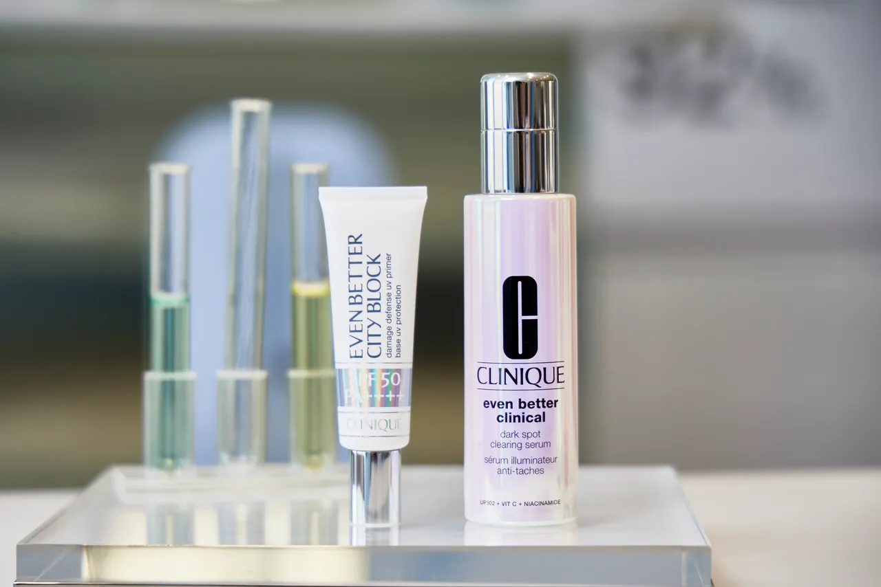 倩碧新品超激光勻淨白淡斑精華PRO以及勻淨亮膚 UV 隔離乳，主打「皮秒精華+4D隔離」。品牌提供