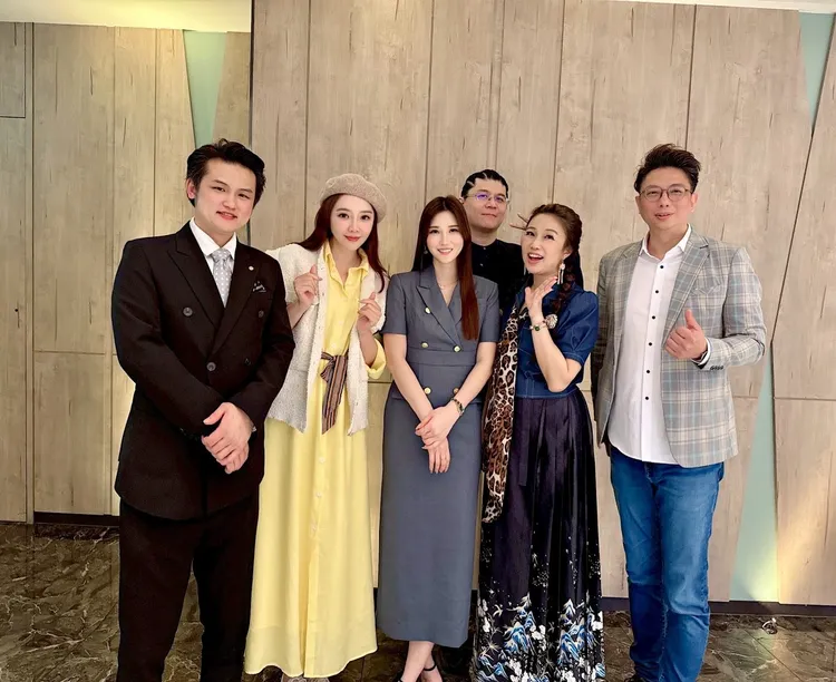 梁軒安（左起）、王辰熙Jessie 、林沛緹、江衍徵、葉金秀開心合影。鷹傳媒提供