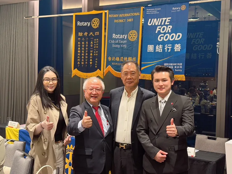 蕭淑慎（左起）、 王調軍、梁軒安和與會來賓合影。鷹傳媒