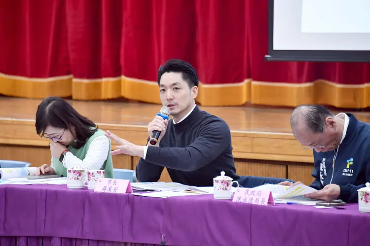 蔣萬安在士林區里長座談會推出夜市振興計畫。北市府提供