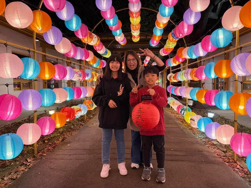 桃園燈會人氣持續延燒　社群抽獎幸運兒現身領取「舒華」簽名燈籠