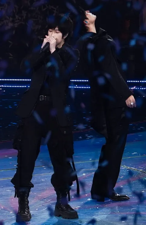 阿信開直播爆周渝民的料。翻攝周渝民IG