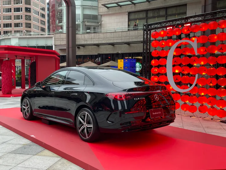 尾部採用星芒LED尾燈與貫穿式光條設計，營造簡潔且具科技感的視覺風格。林浩昇攝