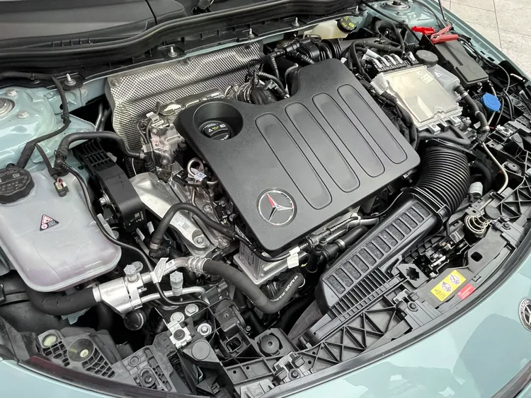 燃油車型搭載與中國吉利汽車集團共同研發的1.5升渦輪引擎搭配48V輕油電系統與8速雙離合器變速箱。林浩昇攝