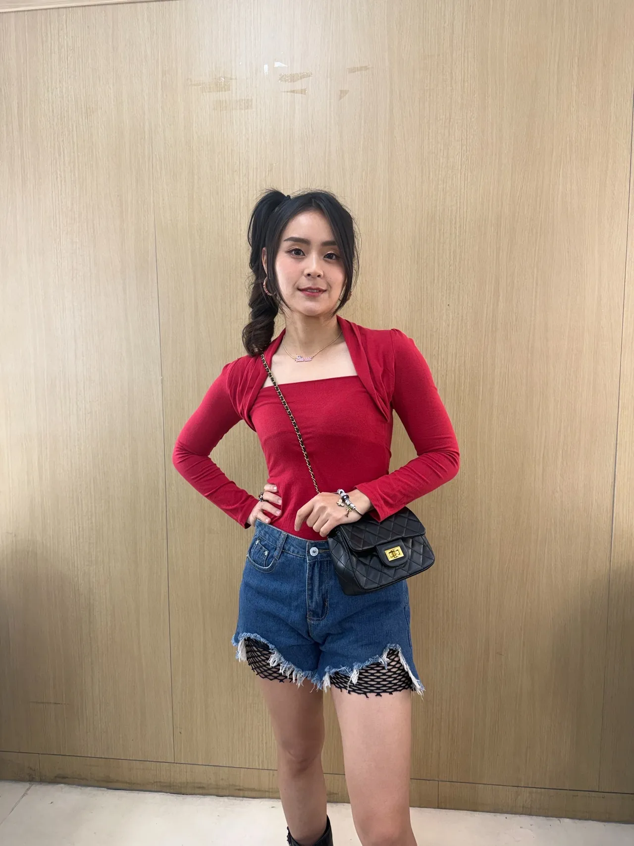 為詮釋潑辣少女角色，方琦私服全被打槍。民視提供