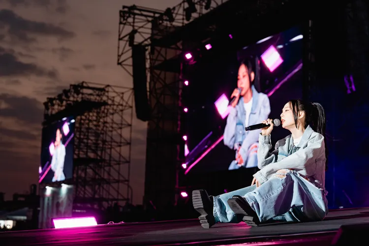 孫淑媚唱到一半直接坐在地上。寬寬整合提提供