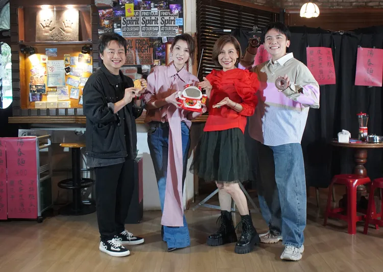 對於方志友和楊銘威傳婚變，郎祖筠（右二）表示不震驚。春河劇團提供