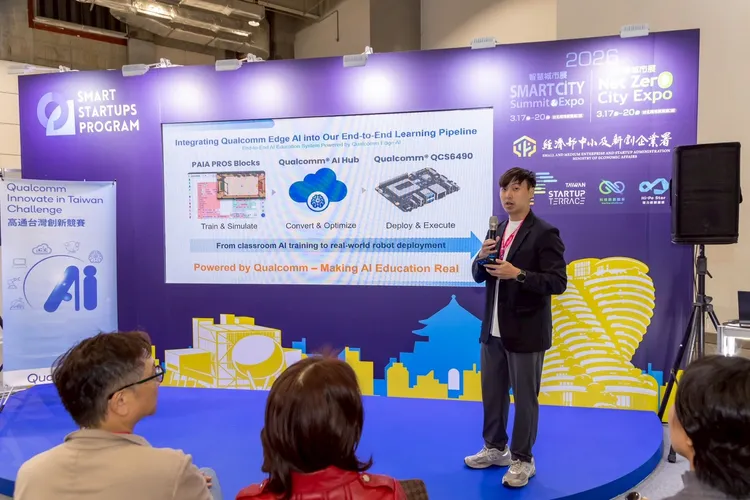 「高通台灣創新競賽」與「Qualcomm AI Program for Innovators - APAC」新創團隊於論壇中分享創新AI應用，展現在智慧城市發展中的實際成果，圖為帕亞科技執行長楊鴻志。公司提供