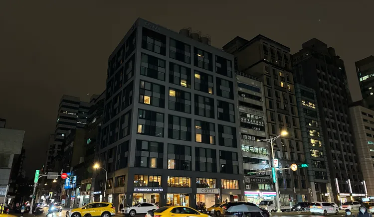 和逸飯店．台北忠孝館響應國際關燈日。國泰飯店觀光事業提供