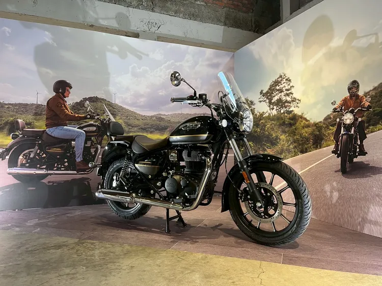 Royal Enfield Meteor 350推出全新車色皇家黑。周奕豪攝