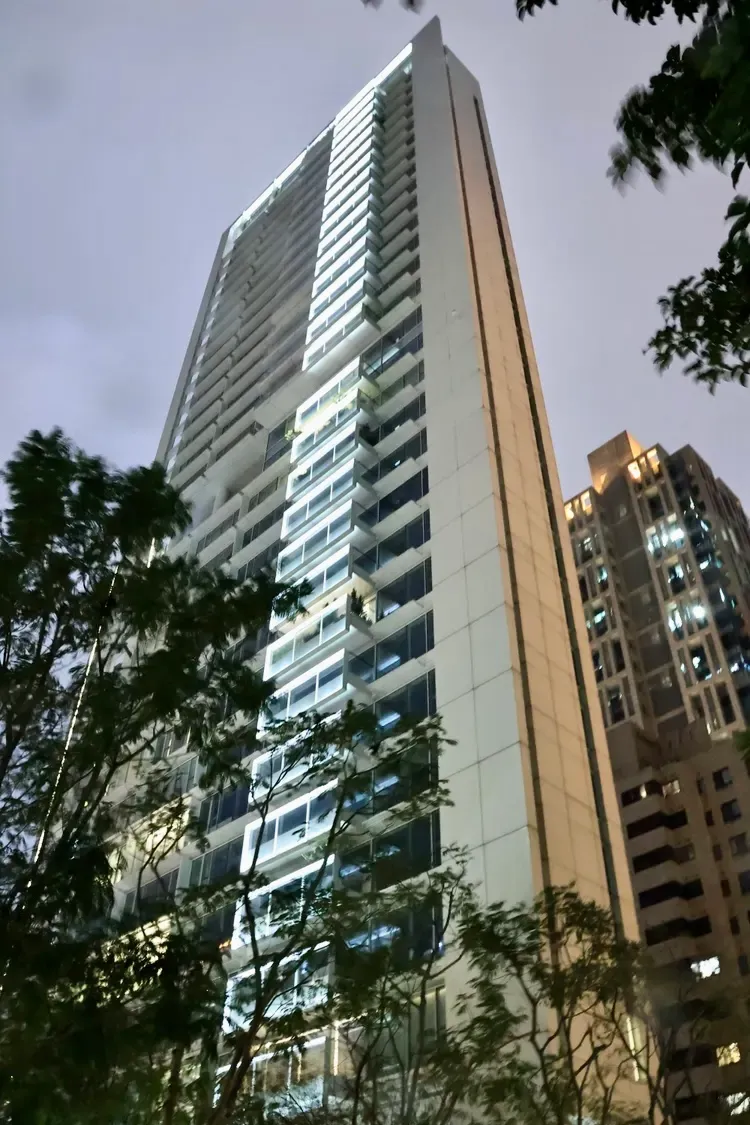 台北市信義區的6億元超級豪宅「琢白」。特勤中心攝