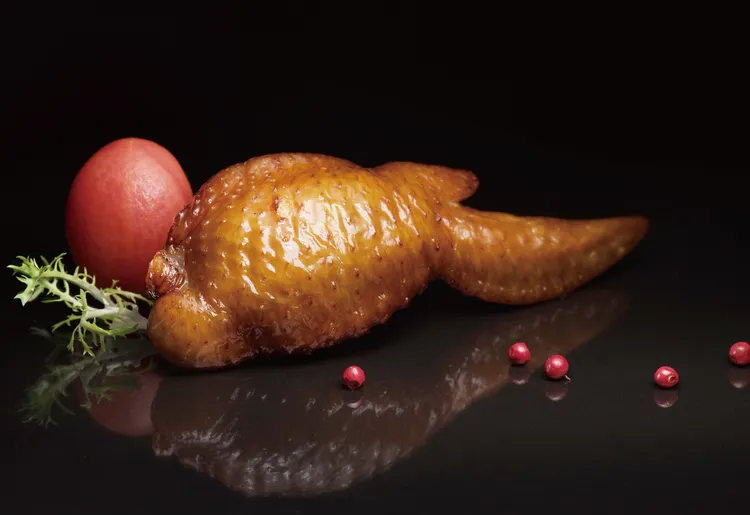 漢來名人坊的燕窩釀鳳翼。業者提供