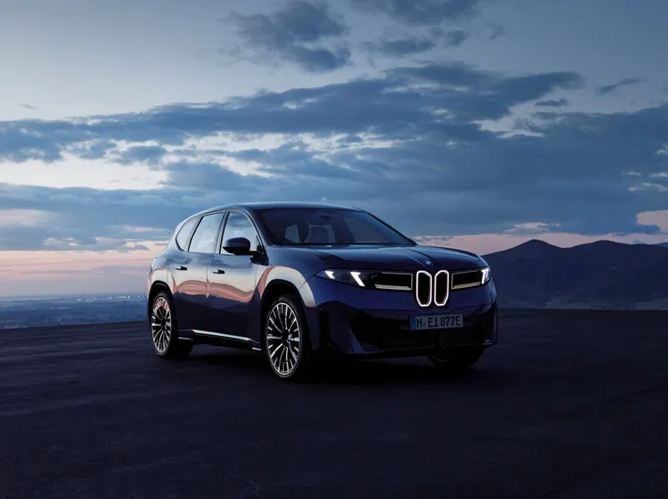 進入21世紀後，BMW率先投入電動化發展，透過創立BMW i系列，開啟品牌邁向永續移動科技的重要篇章，將創新科技與純粹駕馭樂趣帶入嶄新的電動世代。業者提供