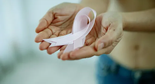 一張圖看乳癌12徵兆　醫示警：不只發生在年長女性