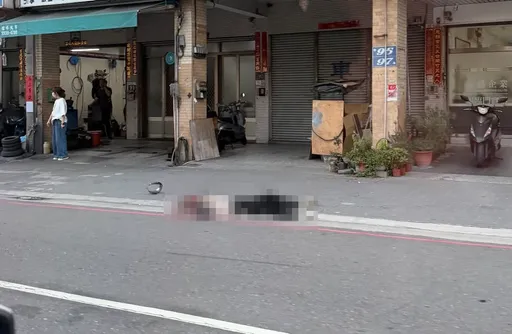 台中恐怖情殺！26歲女「頸部插刀」倒路邊慘死　嫌犯撞車落網