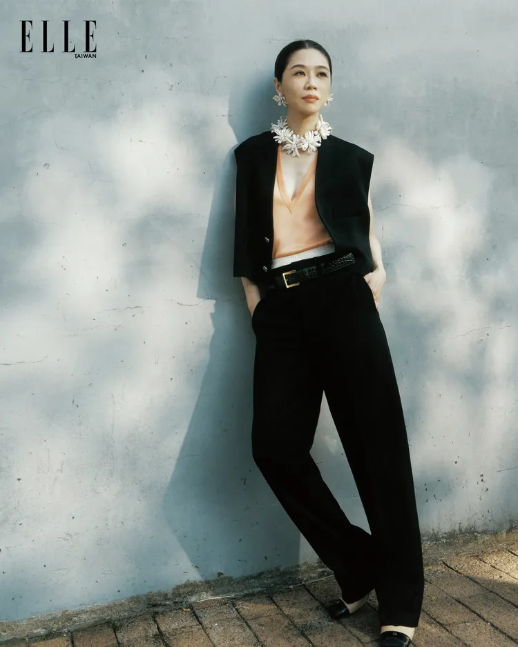謝盈萱拍攝《ELLE》封面。《ELLE》國際中文版提供