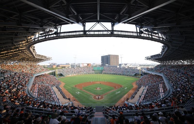 亞太球場開箱2.35萬人進場寫紀錄!但觀眾卻狂罵「一件事」