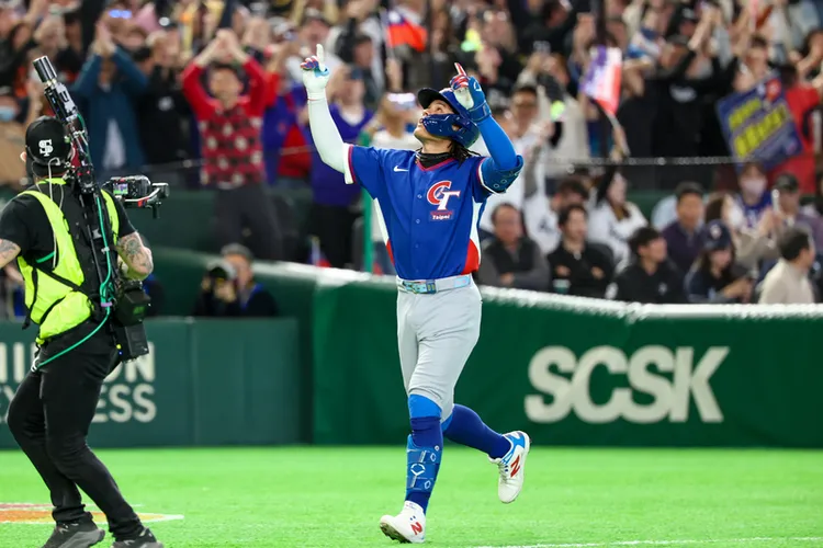 張育成首局就開轟。  中央社