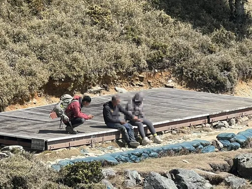 17歲少女攀嘉明湖身體不適　空勤直升機載下山送醫