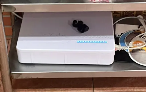 路邊攤吃麵手機都沒訊號　驚見店家為拚翻桌竟裝「訊號遮蔽器」