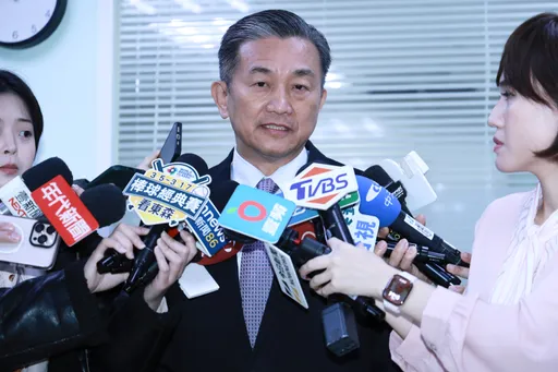 傳劉怡萱昔出軌下跪掌嘴求饒　王定宇：很多假訊息、詳情不了解