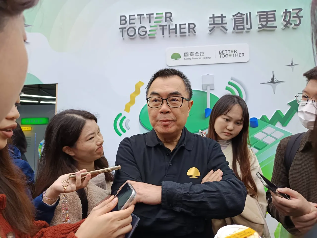 國泰金控暨五大子公司今（7）日前進台大校園參與徵才博覽會，國泰投信總經理張雍川現場受訪。許麗珍攝