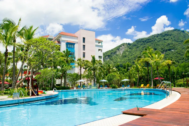 凱撒趣淘漫旅-台南旅推出「永續美好 慢遊台灣」環保住房專案雙人入住3600元起，贈早餐2客、擎空塔6項戶外活動免費體驗，再享加購高鐵票78折起優惠。凱撒飯店連鎖提供