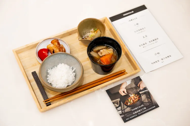 透過「Live Show × 品賞體驗」，近距離感受鍋具在香氣與口感上的差異表現。恆隆行提供