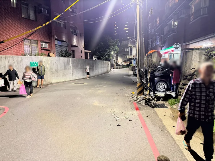 撞擊當下引起許多附近住戶關切。翻攝畫面
