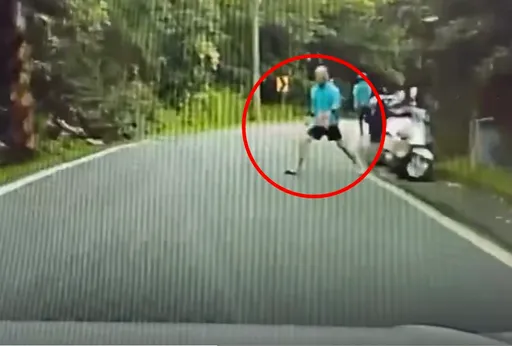 肉身擋路！淡水光頭男突衝車道嚇壞駕駛　辯「提醒減速」遭送辦