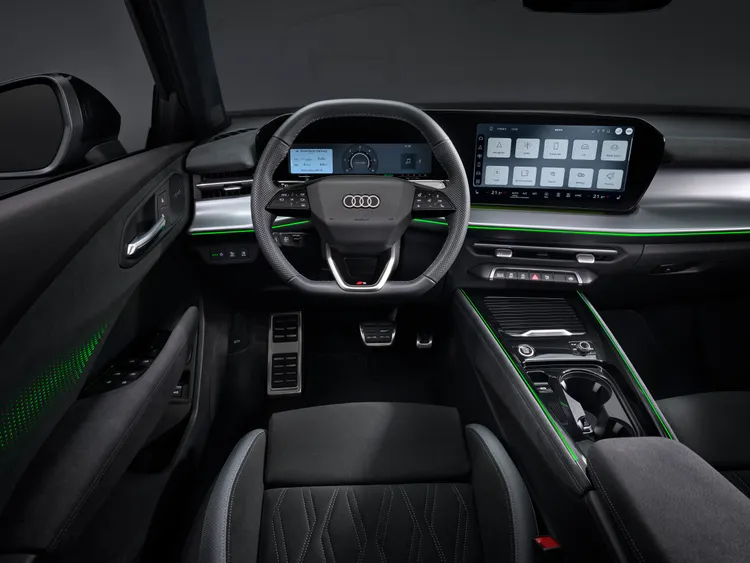 Q3座艙導入品牌最新「Digital Stage」數位介面，整合11.9吋數位儀表與12.8吋中控觸控螢幕，強化資訊整合與操作直覺性。業者提供