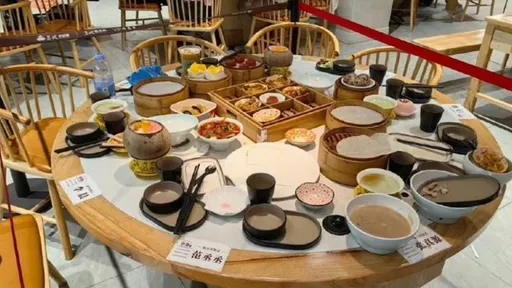 誇張！「藝人剩菜」供打卡、隔日蟲飛舞　店家道歉了