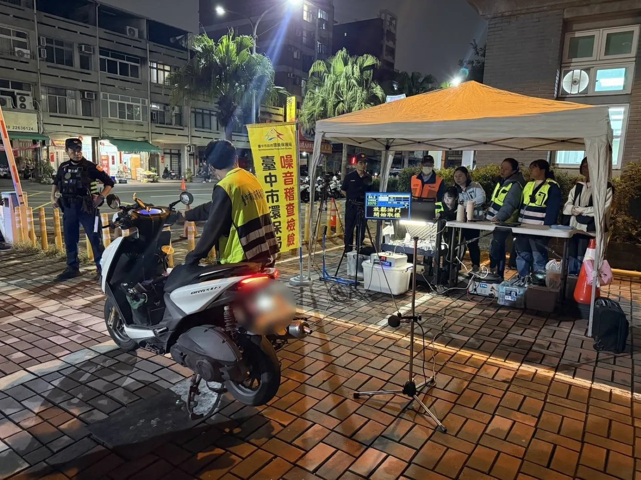 台中警環監聯手攔躁，噪音開罰1件、排氣不合格3件，另酒駕1件。翻攝畫面