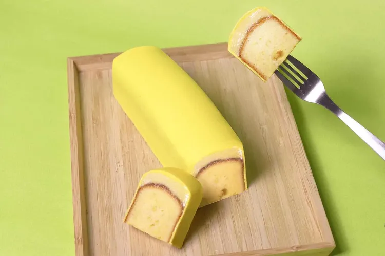 帶有細緻酸甜風味的「島嶼香檸旅人蛋糕」單條售價680元。業者提供