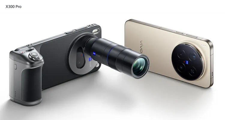 vivo X300 Pro是主打蔡司頂級影像的安卓旗艦手機，配備2億畫素APO超級長焦鏡頭，建議售價37,990元。vivo提供