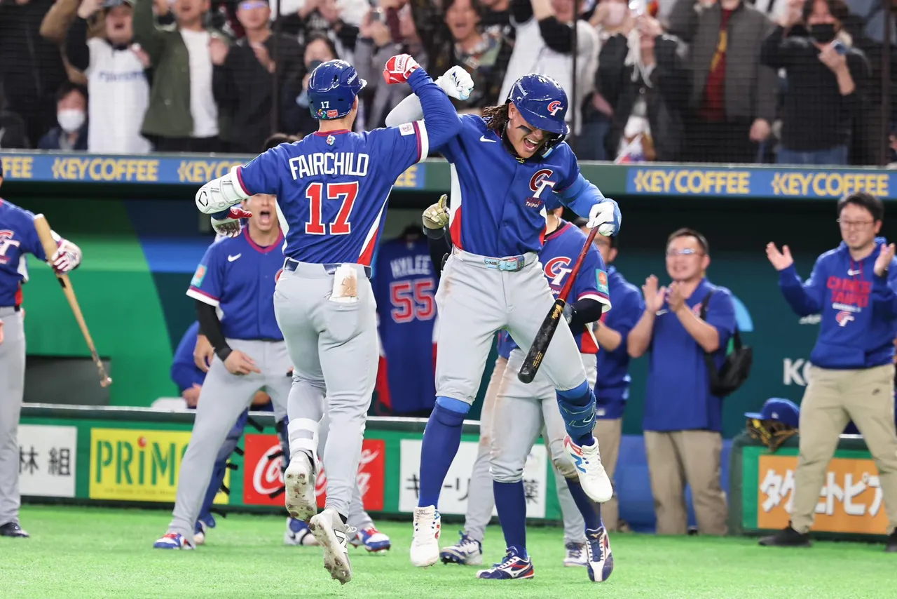 本場比賽台灣隊展現強大長打火力，一共轟出高達三記全壘打。蔡其昌臉書