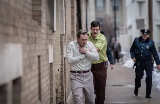 震驚全美人質事件！男子身綁「死亡機關」挾持高層　震撼畫面曝光