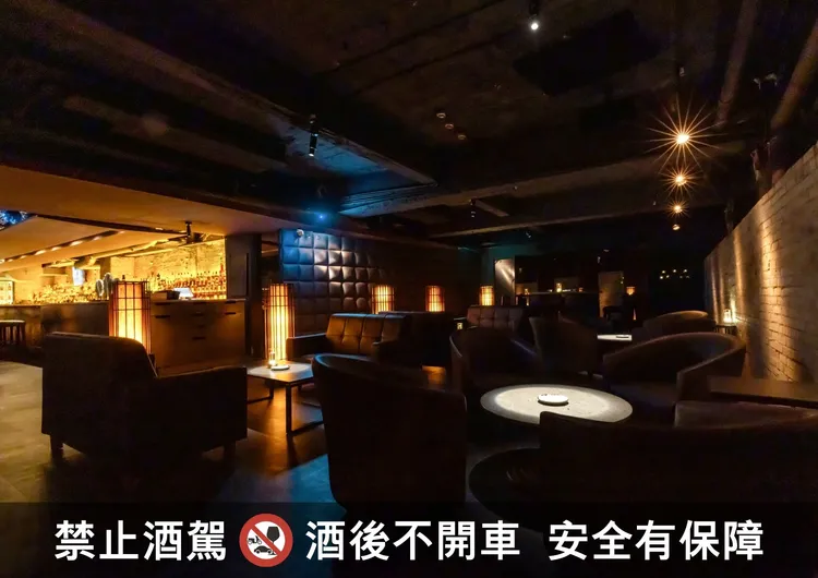 地下酒窖式空間寬敞舒適，提供絕佳品飲體驗。業者提供